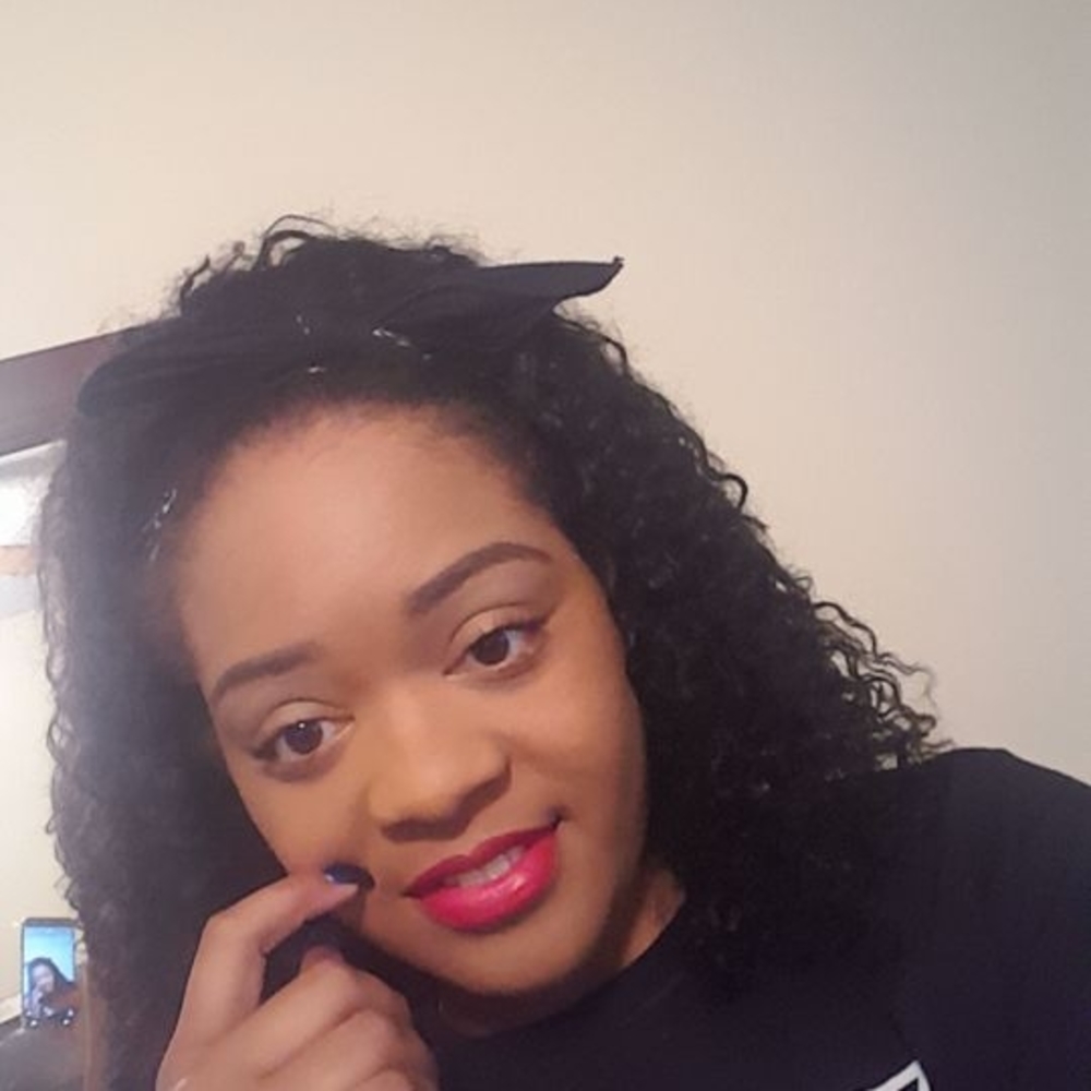 Meet your Posher, Alexis